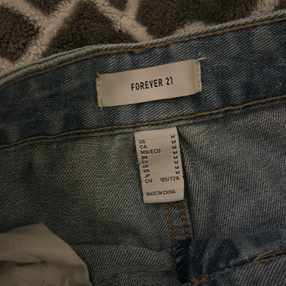 Light washed blue jeans - Picture 2 of 2